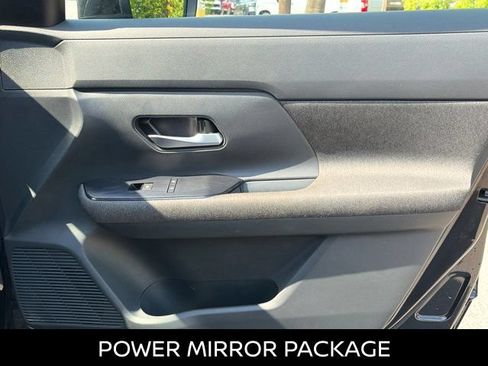 Certified 2025 Nissan Kicks SV FWD image 9