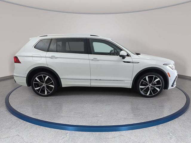Used 2022 Volkswagen Tiguan SEL R-Line AWD/4WD image 4