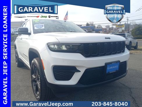 Used 2025 Jeep Grand Cherokee Altitude image 1