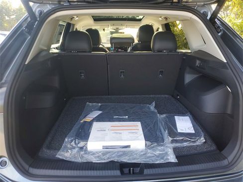 New 2026 Volkswagen Tiguan SE image 9