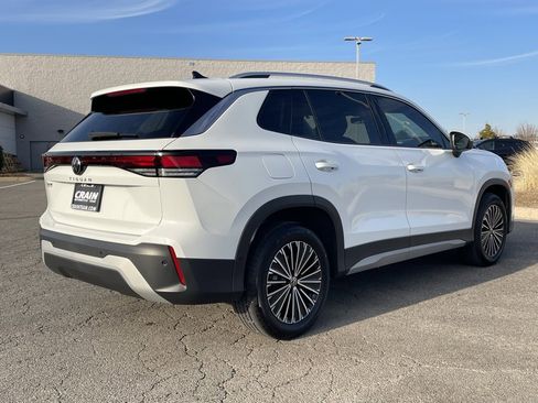 Used 2025 Volkswagen Tiguan S image 8