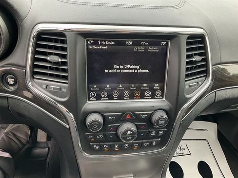Used 2018 Jeep Grand Cherokee Overland AWD/4WD image 29