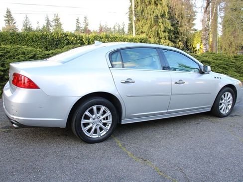 Used 2010 Buick Lucerne CXL image 3