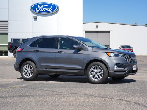 Used 2024 Ford Edge SEL w/ Convenience Package AWD/4WD image 2