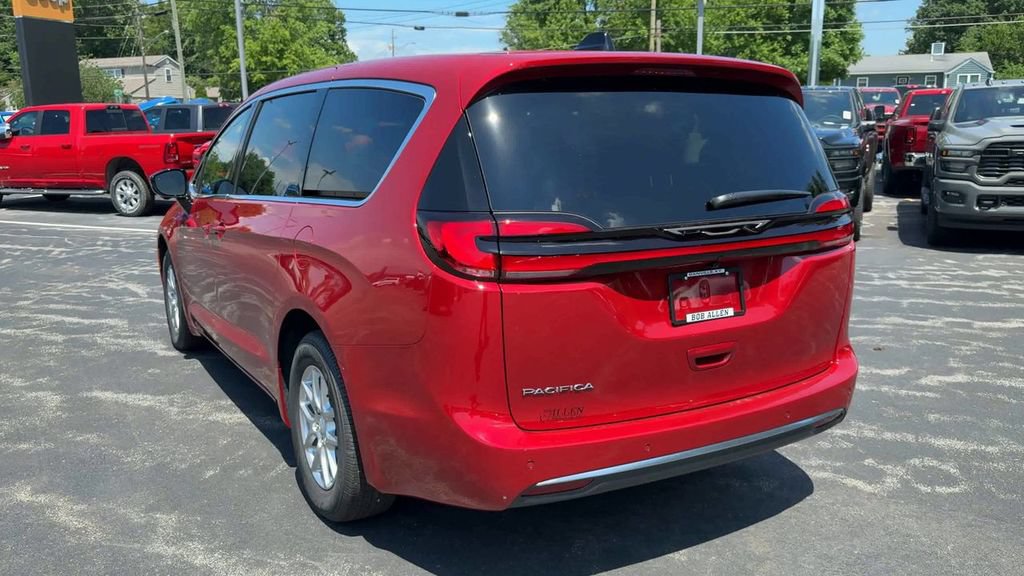 New 2027 Chrysler Pacifica Select FWD image 5