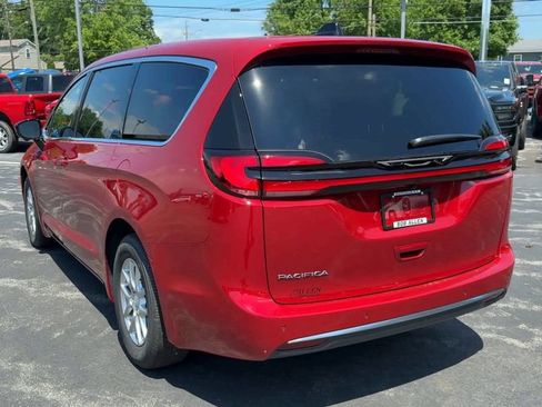 New 2027 Chrysler Pacifica Select FWD image 5