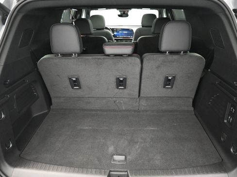 Used 2024 Chevrolet Traverse RS FWD image 31