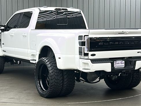 Used 2025 Ford F450 Platinum w/ FX4 Off-Road Package image 3