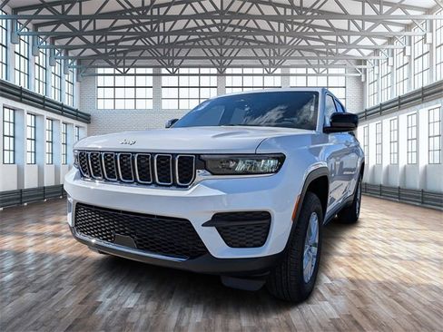 New 2025 Jeep Grand Cherokee Laredo X image 8