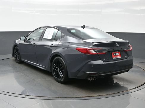 Used 2025 Toyota Camry SE FWD image 4