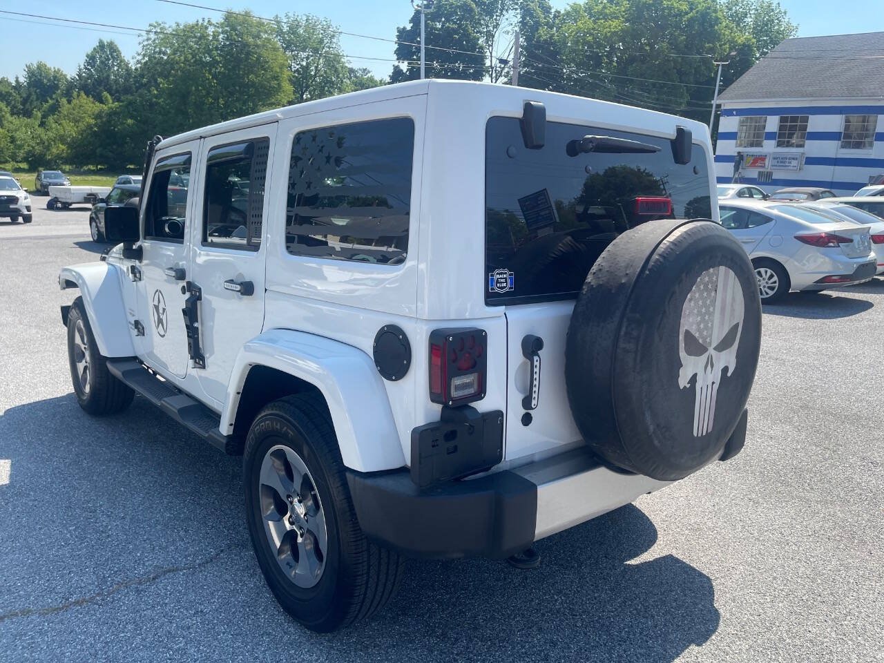 Used 2017 Jeep Wrangler Unlimited Sahara w/ Dual Top Group AWD/4WD image 8