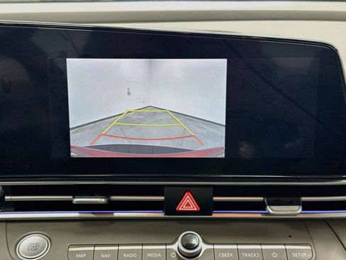 Used 2025 Hyundai Elantra SEL FWD image 23