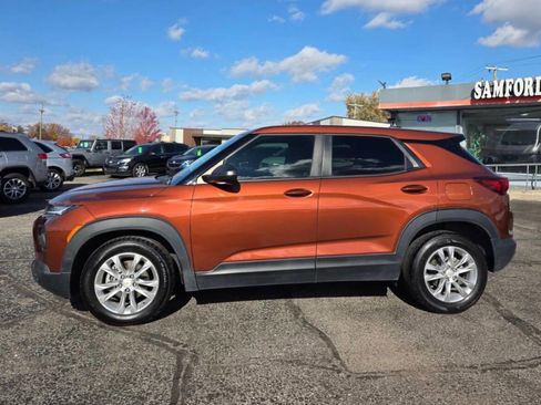 Used 2021 Chevrolet TrailBlazer LS image 2