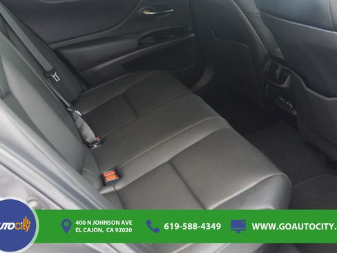 Used 2024 Lexus ES 300h w/ Premium Package FWD image 13