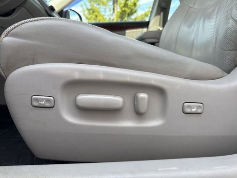 Used 2011 Toyota Avalon Limited image 9