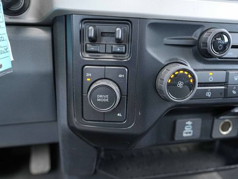 Used 2025 Ford F250 XLT AWD/4WD image 32