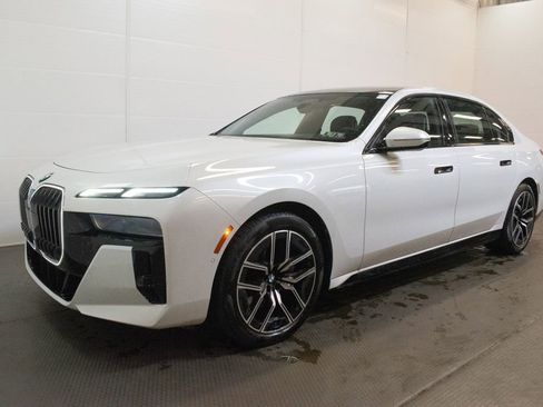 Certified 2026 BMW 740i xDrive AWD/4WD image 8