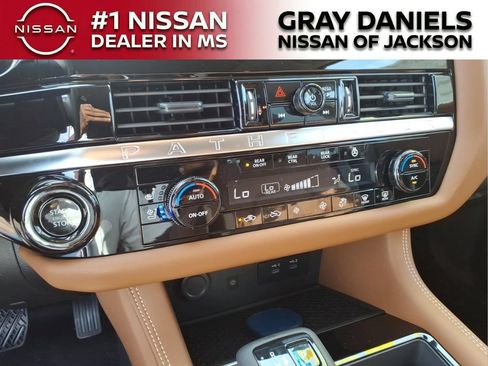 New 2026 Nissan Pathfinder Platinum FWD image 18