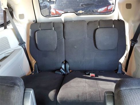 Used 2011 Chrysler Town & Country Touring image 17