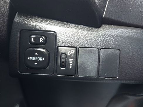 Used 2015 Toyota Corolla LE image 19