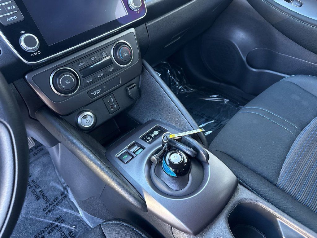 Used 2025 Nissan Leaf S FWD image 19