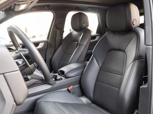Certified 2025 Porsche Cayenne image 5