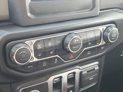Used 2022 Jeep Wrangler Sport AWD/4WD image 16
