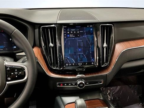 Certified 2023 Volvo XC60 B5 Plus image 6