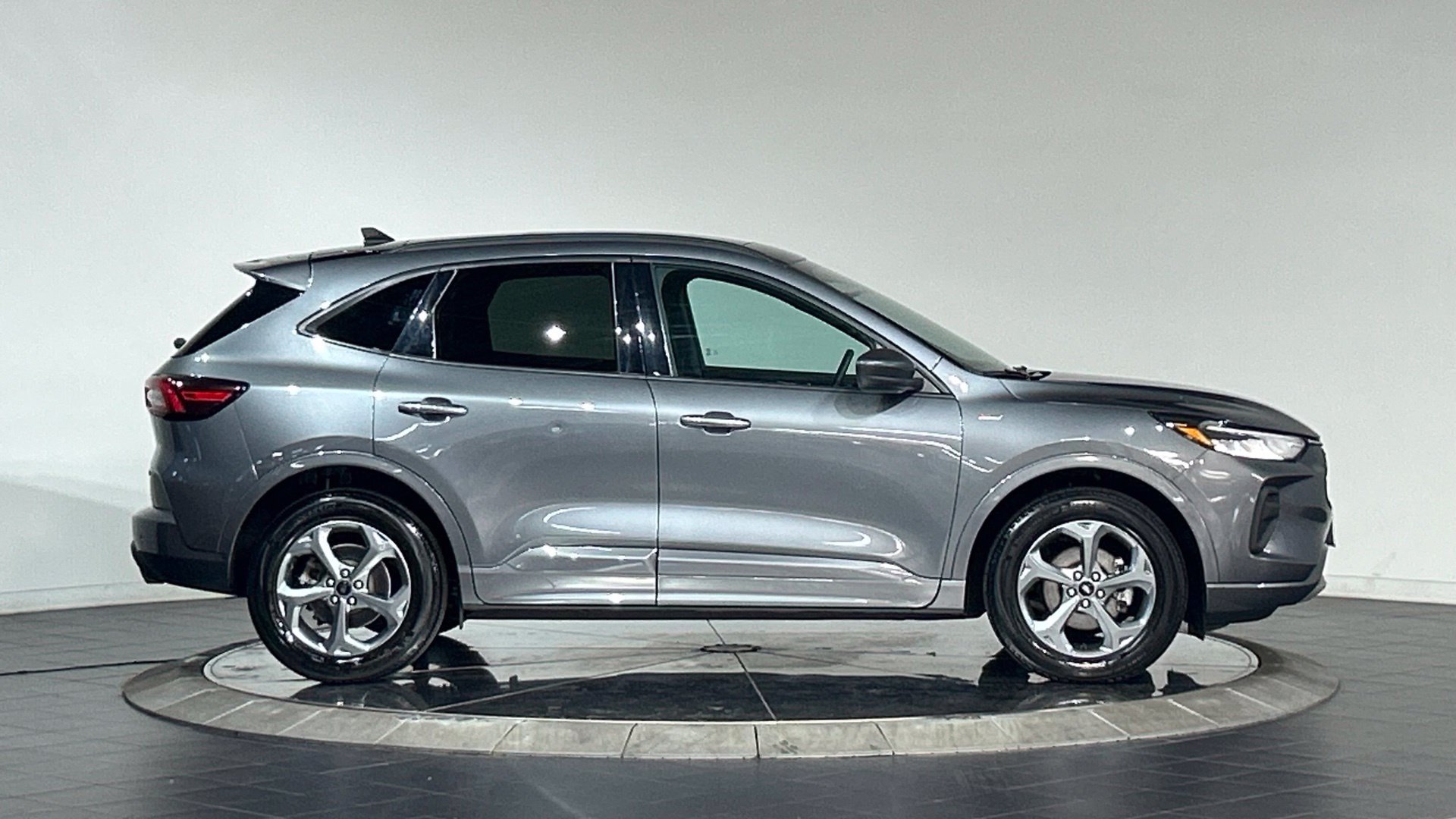 Used 2023 Ford Escape ST-Line w/ Tech Pack #1 AWD/4WD image 11