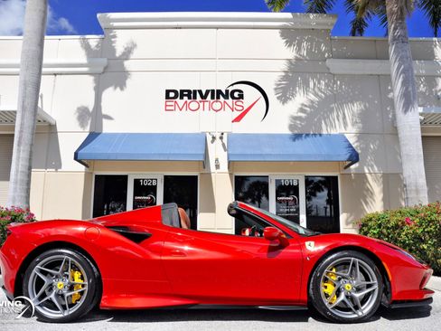 Used 2022 Ferrari F8 Tributo image 13