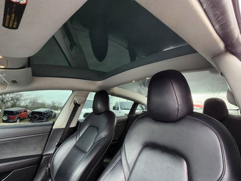 Used 2021 Tesla Model 3 Standard Range Plus image 2