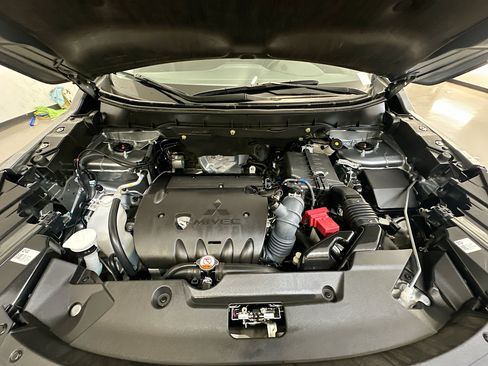 Used 2025 Mitsubishi Outlander Sport LE AWD/4WD image 33