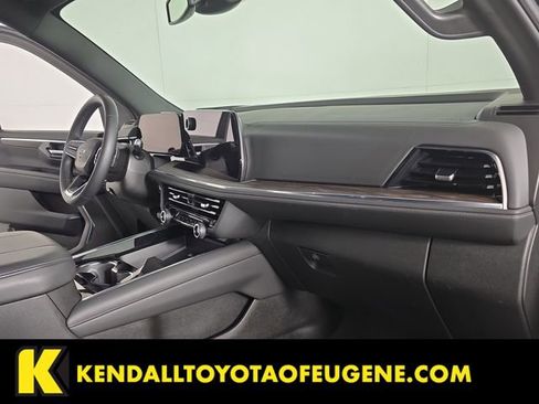 Used 2025 Chevrolet Suburban Z71 AWD/4WD image 23
