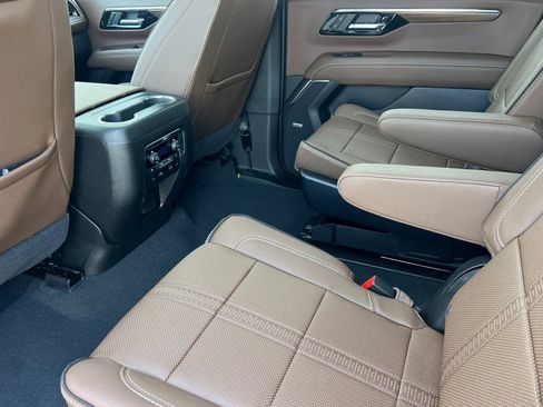 New 2026 Chevrolet Suburban High Country image 9