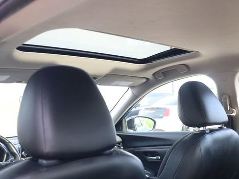 Used 2023 Nissan Sentra SR w/ SR Premium Package FWD image 22