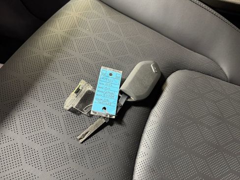 Certified 2026 Kia Carnival FWD image 32