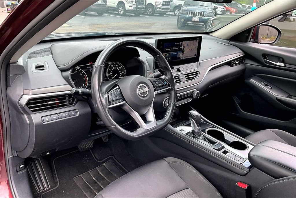 Used 2024 Nissan Altima 2.5 SV w/ SV Premium Package FWD image 15