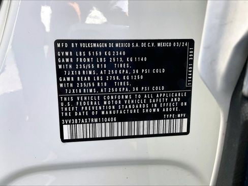 Certified 2024 Volkswagen Tiguan SE image 32