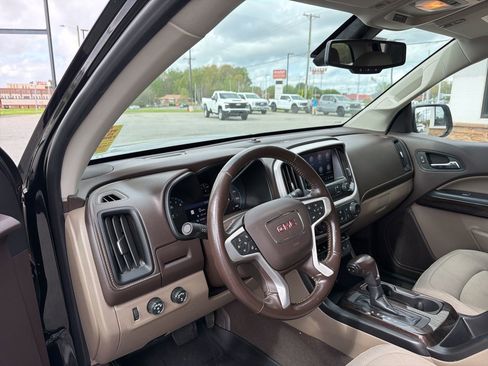 Used 2020 GMC Canyon SLE w/ Driver Alert Package image 4