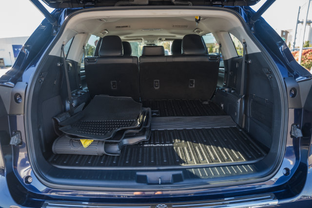 Used 2021 Toyota Highlander Limited AWD/4WD image 10