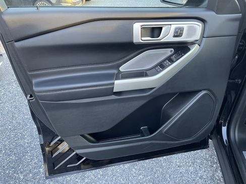 Used 2023 Ford Explorer Limited w/ Limited Technology Package image 10