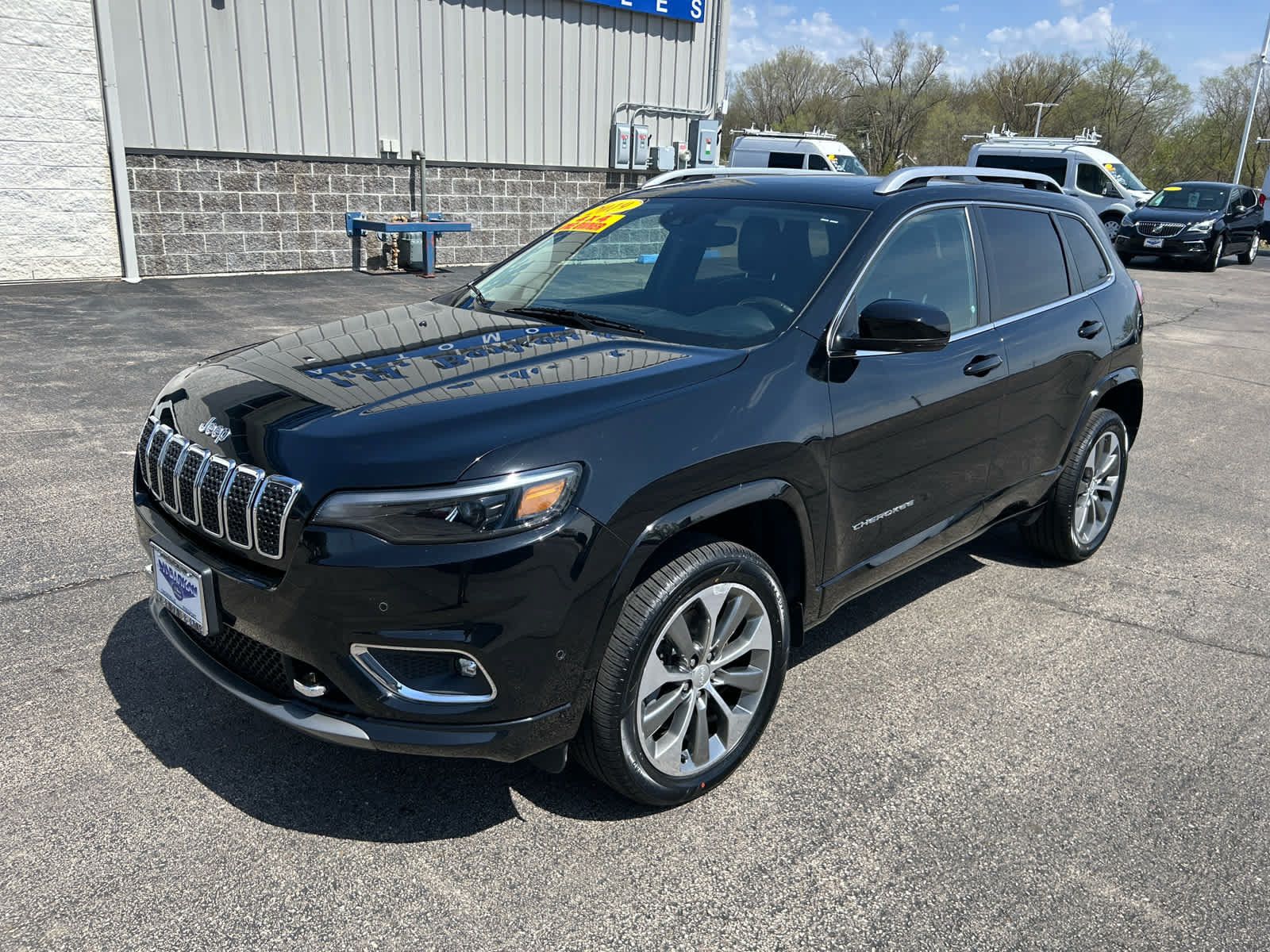 Used 2019 Jeep Cherokee Overland w/ Technology Group AWD/4WD image 8