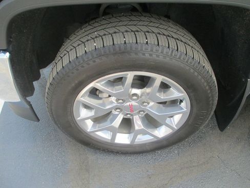 Used 2018 GMC Sierra 1500 SLT w/ SLT Premium Package AWD/4WD image 15