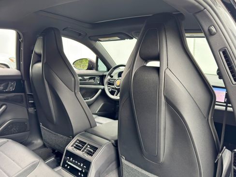 Used 2025 Porsche Panamera image 43