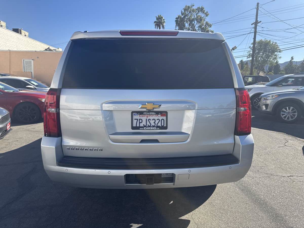 Used 2016 Chevrolet Suburban LT RWD image 4