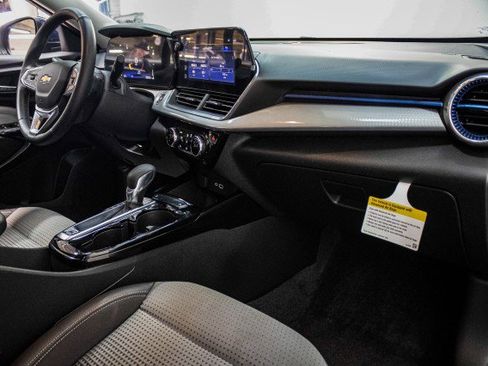 Used 2024 Chevrolet Trax LT w/ Driver Confidence Package image 24