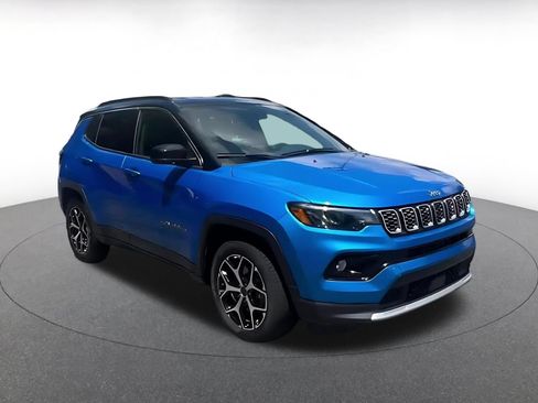 Used 2025 Jeep Compass Limited AWD/4WD image 3