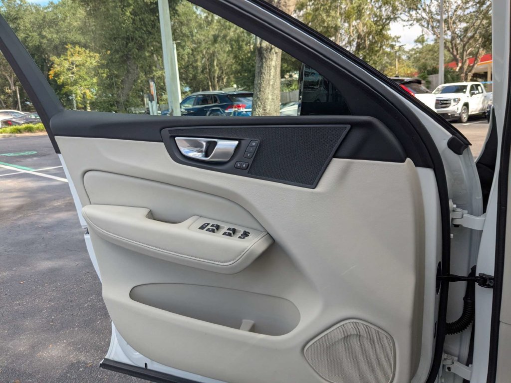 Used 2024 Volvo XC60 B5 Plus w/ Protection Package Premier AWD/4WD image 32