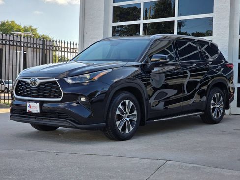 Used 2022 Toyota Highlander XLE FWD image 9