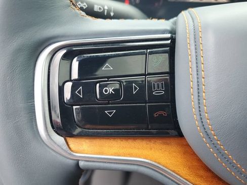 Used 2022 Jeep Grand Wagoneer Series III w/ HD Trailer Tow Package AWD/4WD image 12